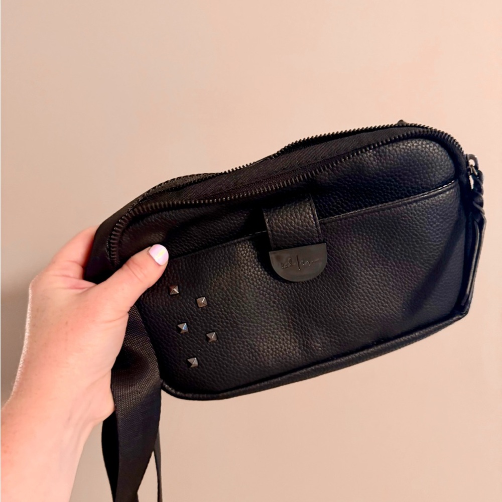 Rad Rev Sling in PEBBLE BLACK